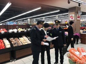 五家渠市 六師食品藥品安全與衛(wèi)生綜合監(jiān)督執(zhí)法局強(qiáng)化食用農(nóng)產(chǎn)品批發(fā)市場監(jiān)督檢查，筑牢食品安全防線